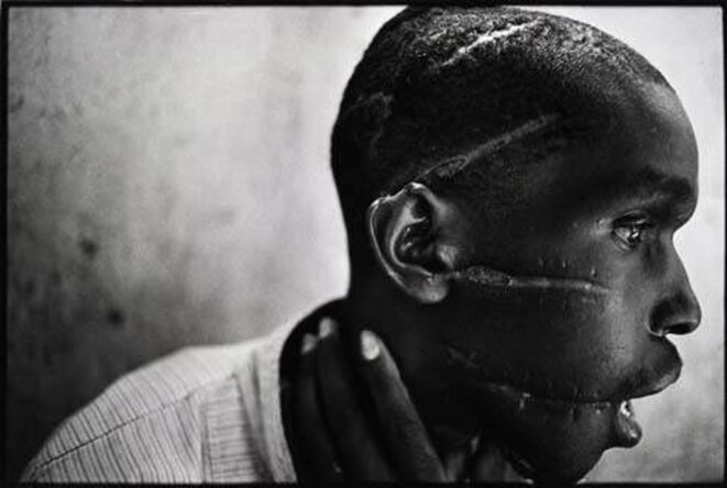 Rwanda 1994 - Un survivant des camps de la mort Hutu. © James Nachtwey / Agence VII Rwanda 1994 - Un survivant des camps de la mort Hutu. © James Nachtwey / Agence VII